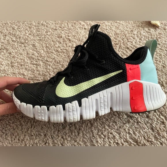 Nike Free Metcons. Size 8.5. - Picture 4 of 5